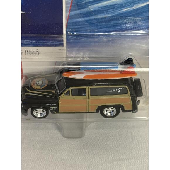 Johnny Lightning Surf Rods Scale Model Surfboard Toy Car 1948 Ford Woody Wagon - Picture 2 of 5